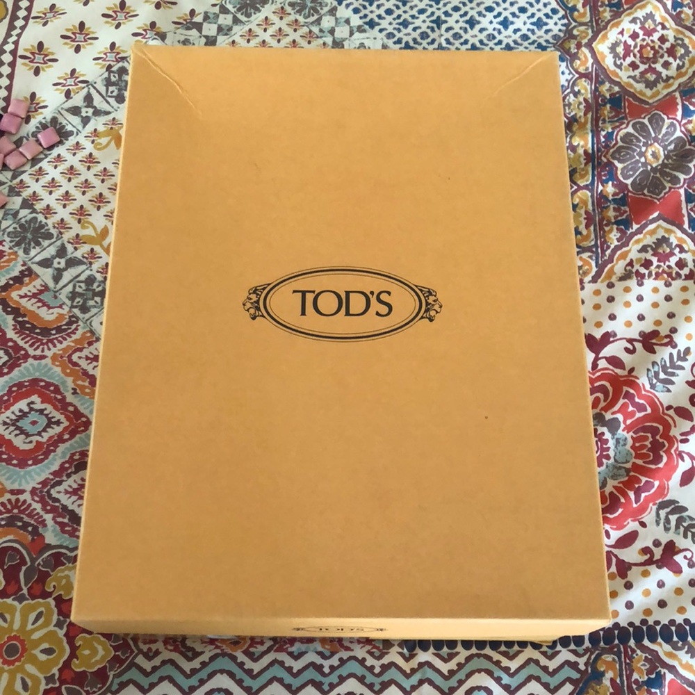 Tod’s boots shoe box